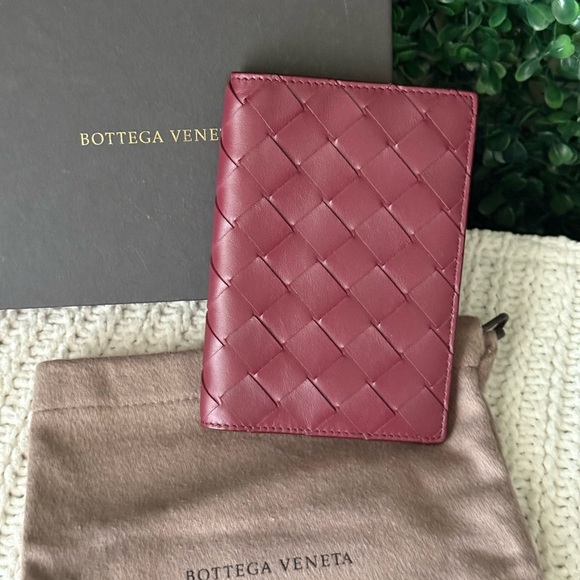 Bottega Veneta Burgundy Leather Passport Holder Authentic - Picture 1 of 11